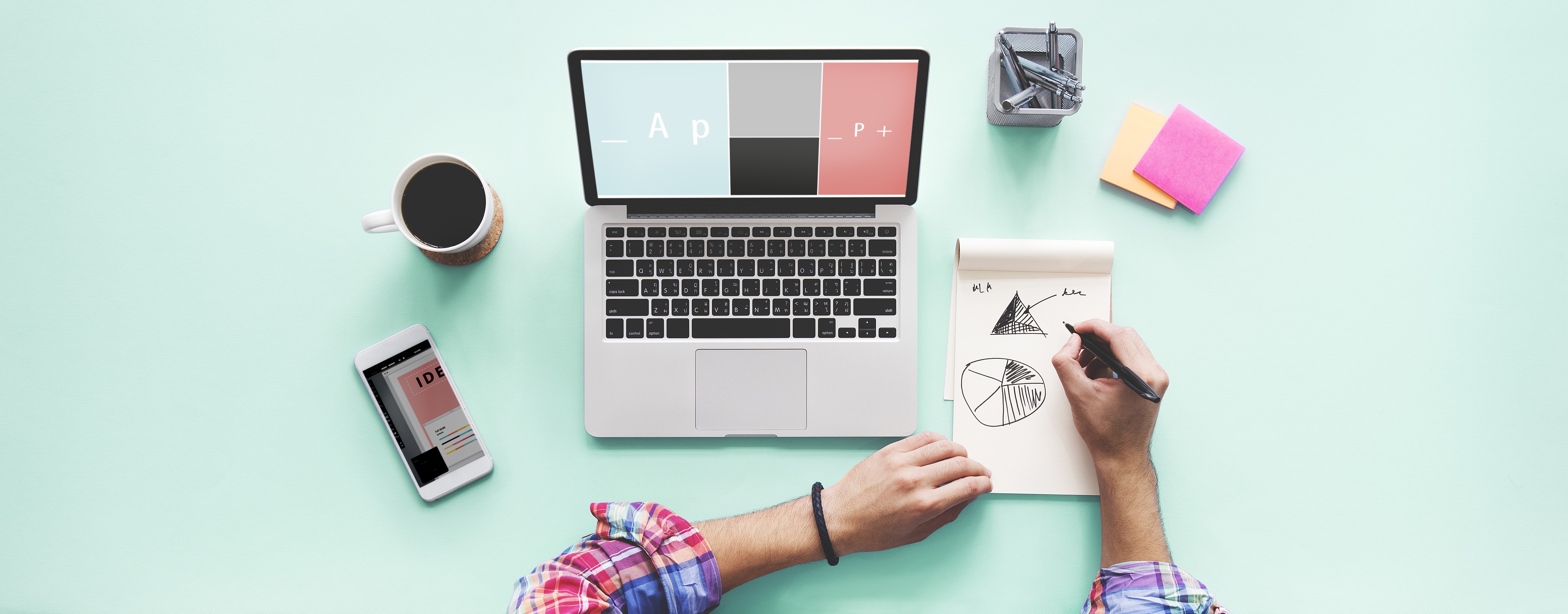 Ordinateur sur la table 