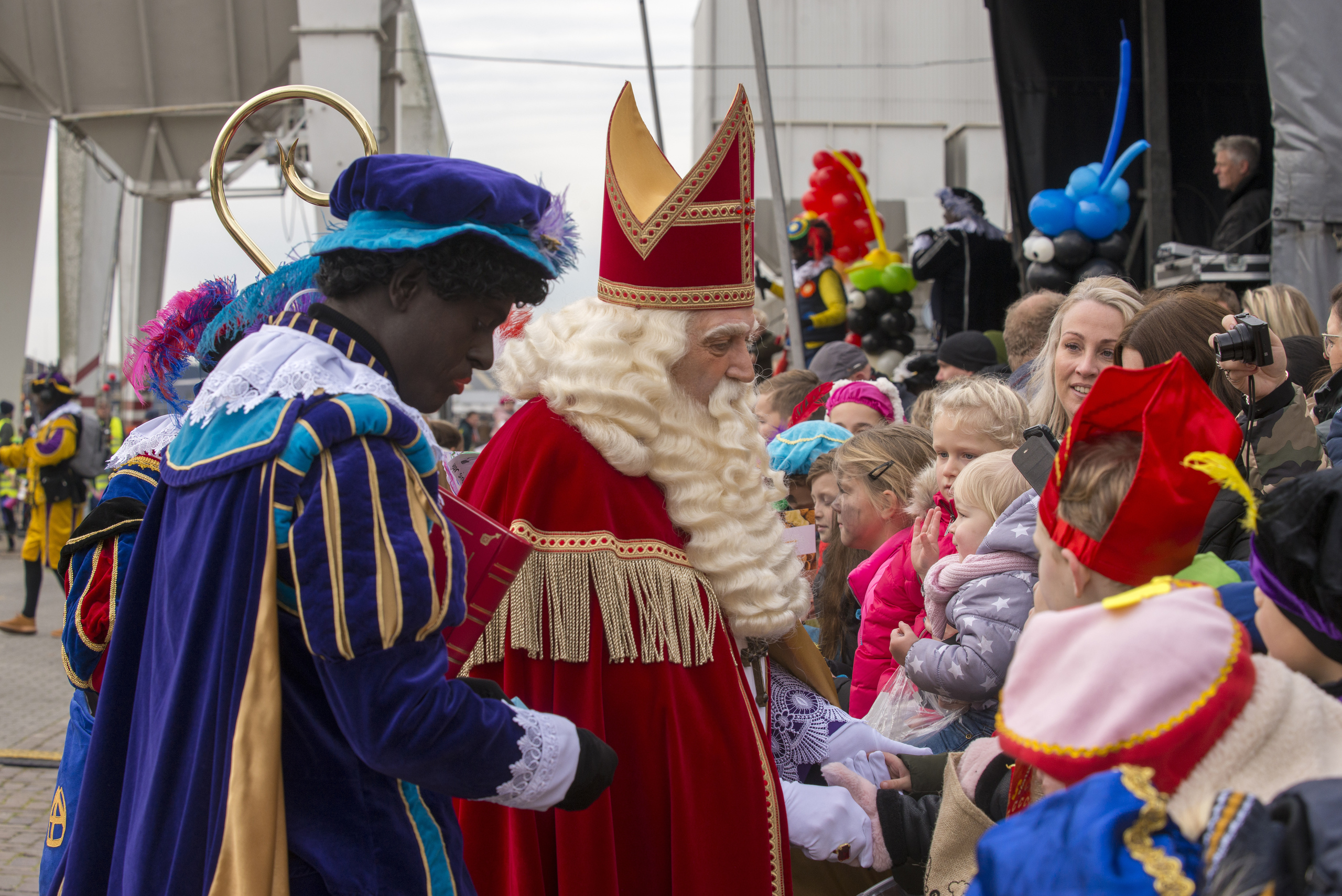 saint-nicolas et père fouettard